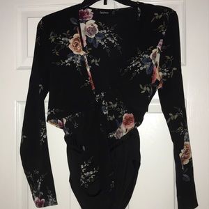 Boohoo Front Tie Body Suit. Floral Design.